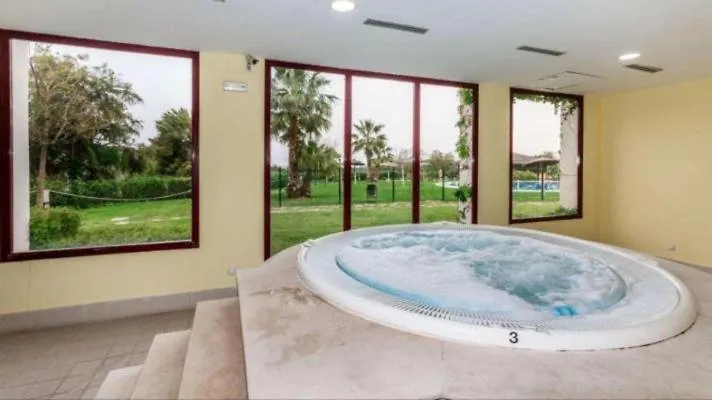 Luxury 3 Beds Villa Inside The Resort And Country Club エステポナ