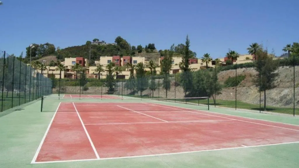 Luxury 3 Beds Villa Inside The Resort And Country Club エステポナ スペイン
