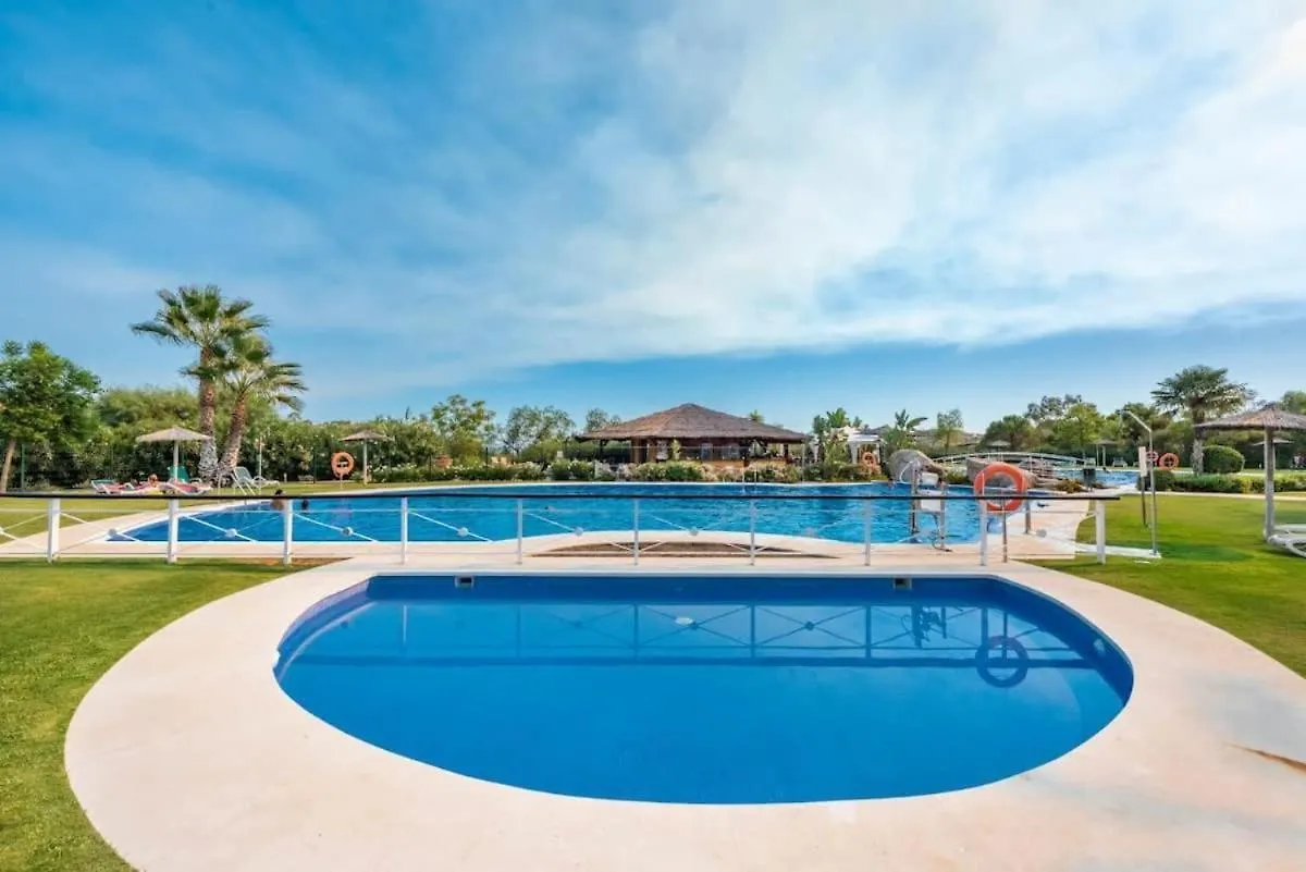 Luxury 3 Beds Villa Inside The Resort And Country Club エステポナ スペイン