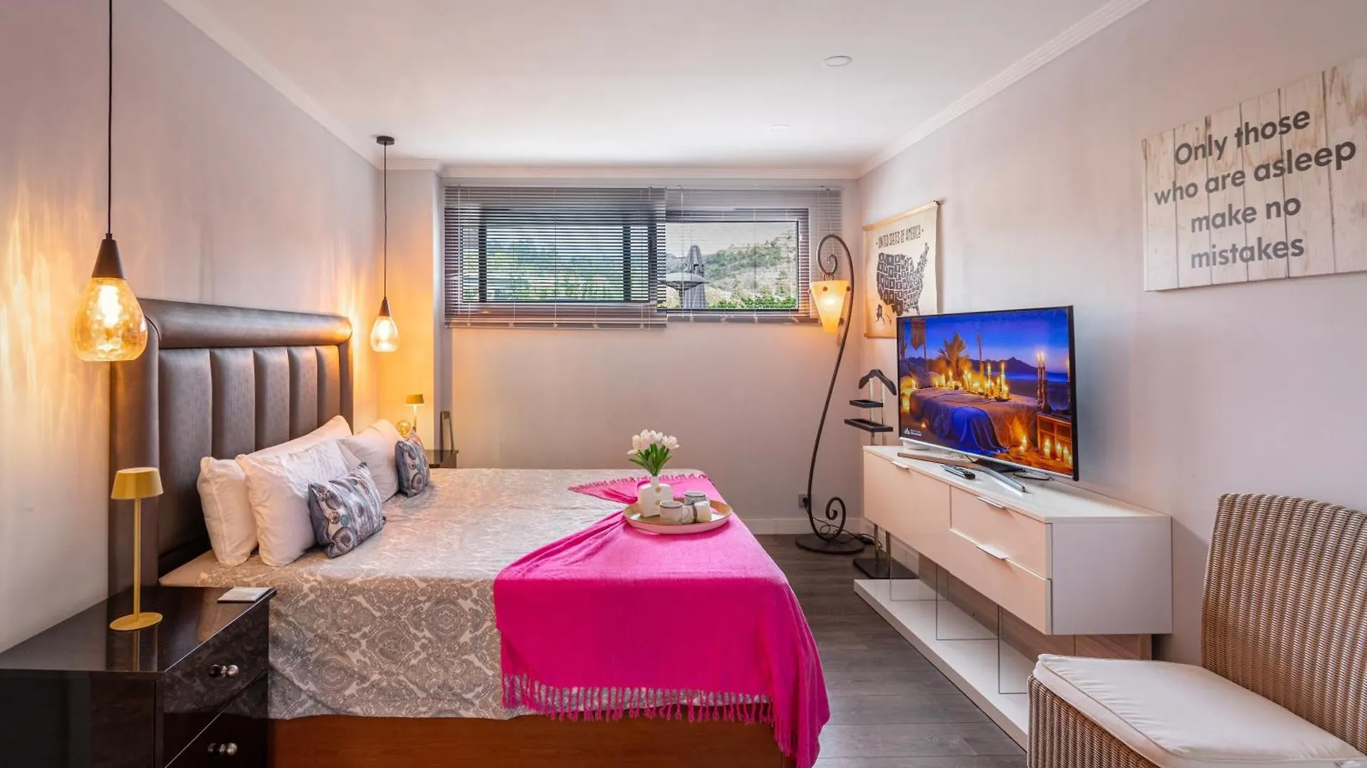 Luxury 3 Beds Villa Inside The Resort And Country Club エステポナ 0*,