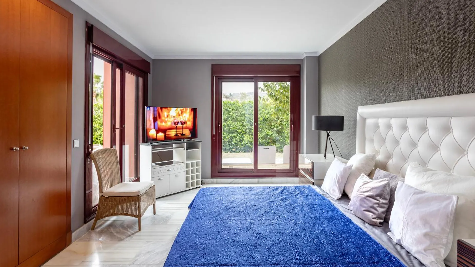 Luxury 3 Beds Villa Inside The Resort And Country Club エステポナ
